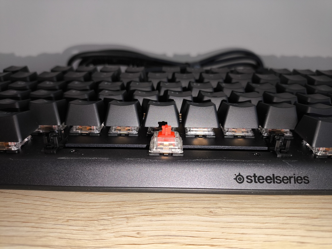 SteelSeries Apex 7 TKL - test. Stara ale wciąż jara. Jednak z kilkoma wadami