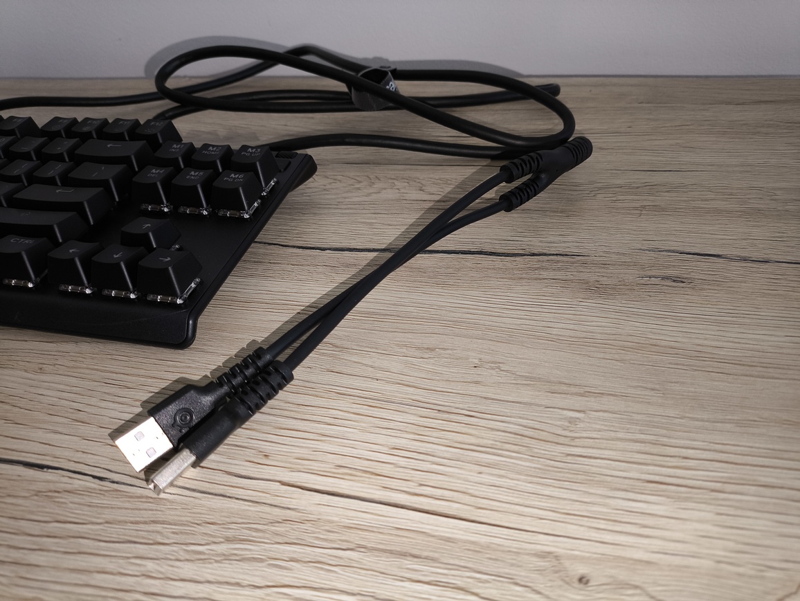 SteelSeries Apex 7 TKL - test. Stara ale wciąż jara. Jednak z kilkoma wadami