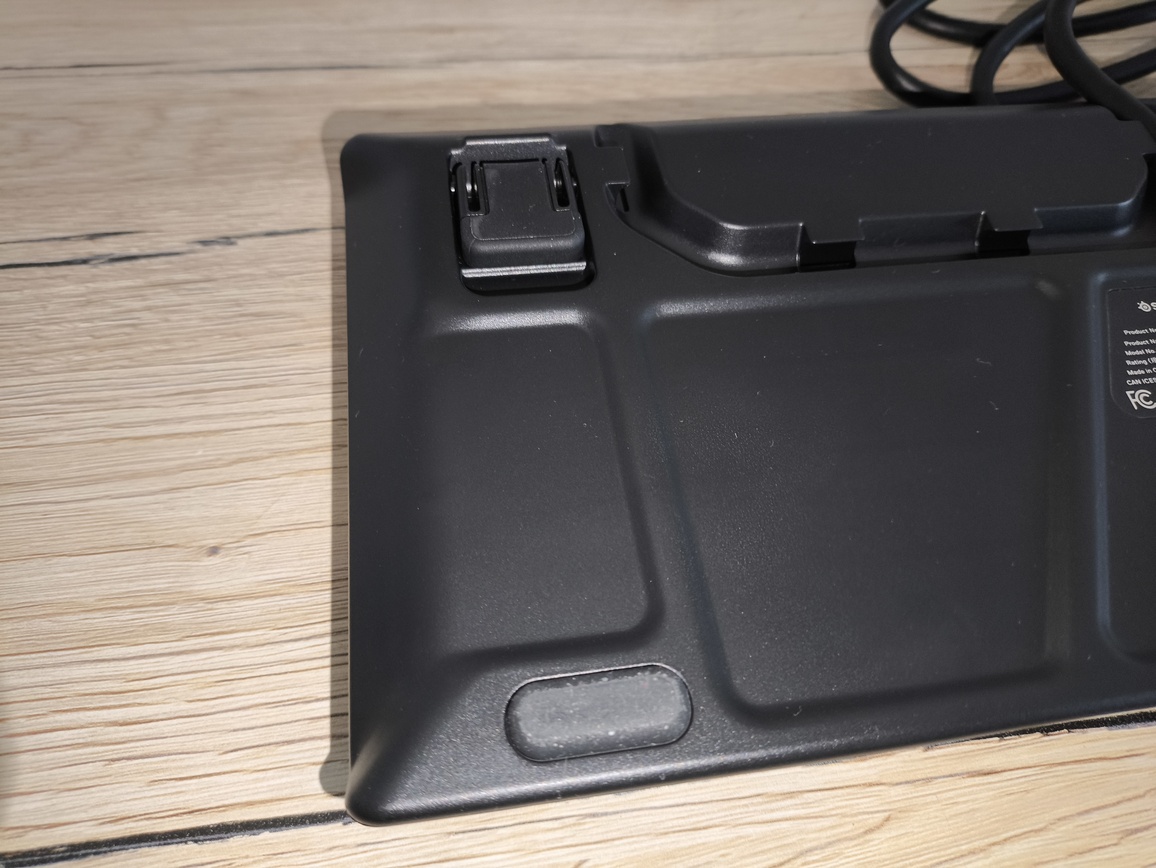 SteelSeries Apex 7 TKL - test. Stara ale wciąż jara. Jednak z kilkoma wadami