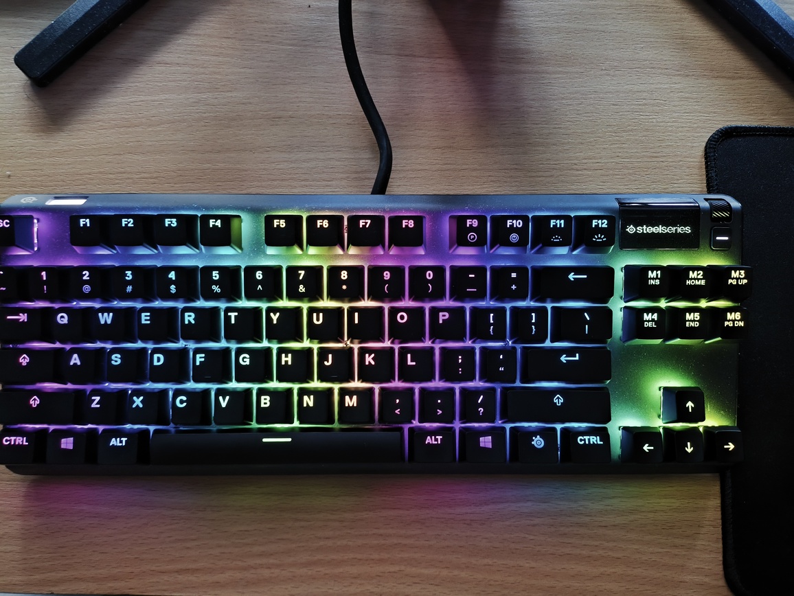 SteelSeries Apex 7 TKL - test. Stara ale wciąż jara. Jednak z kilkoma wadami