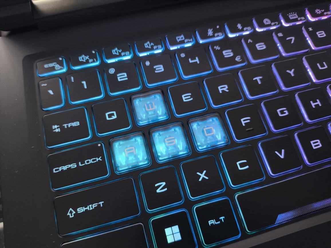 MSI Crosshair 16 HX E14W (Core i7-14650H + RTX 5060 115W) - test laptopa