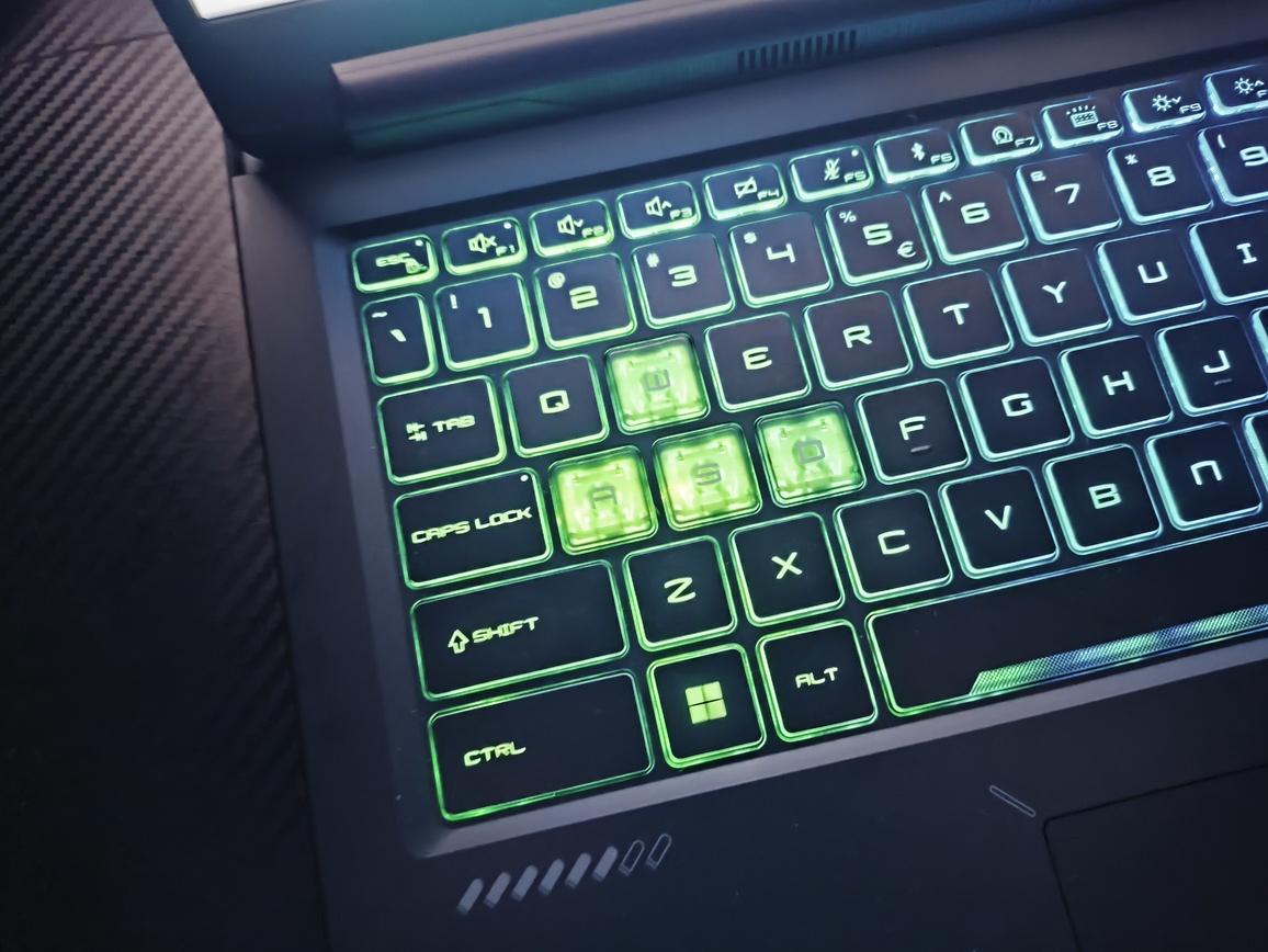 MSI Crosshair 16 HX E14W (Core i7-14650H + RTX 5060 115W) - test laptopa