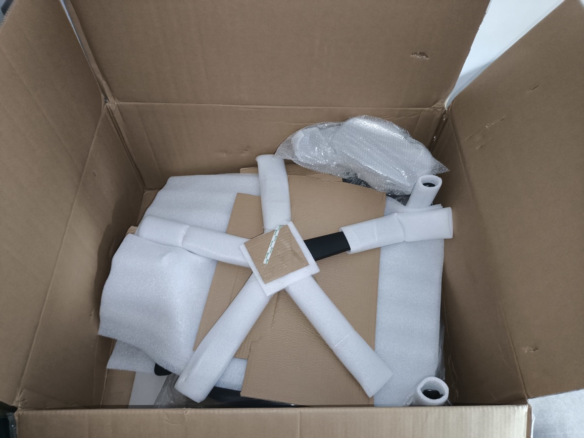 Test fotela gamingowego do komputera Huzaro Force 8.3 Carbon. Warto kupić ? Owszem, i to bardzo