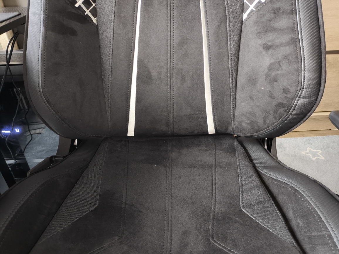 Test fotela gamingowego do komputera Huzaro Force 8.3 Carbon. Warto kupić ? Owszem, i to bardzo