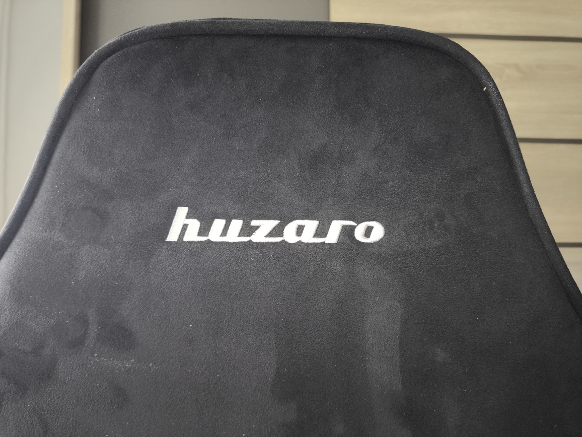 Test fotela gamingowego do komputera Huzaro Force 8.3 Carbon. Warto kupić ? Owszem, i to bardzo