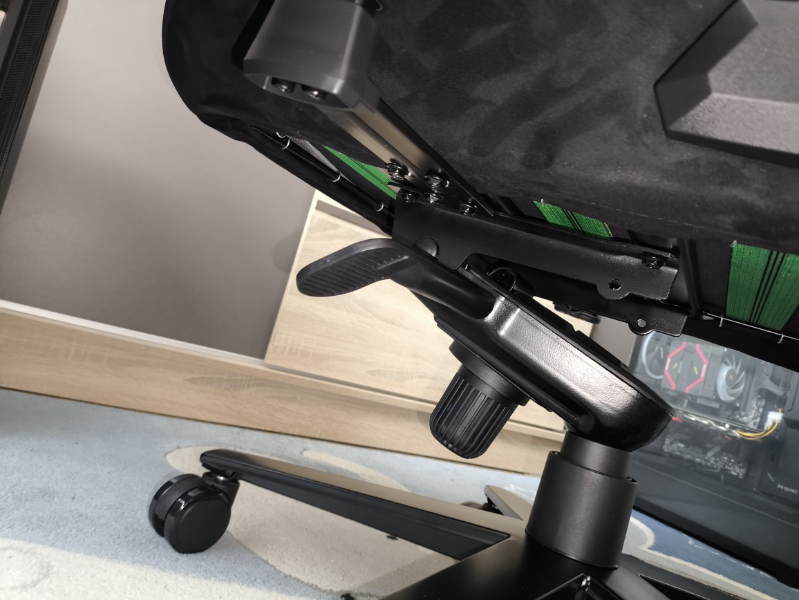 Test fotela gamingowego do komputera Huzaro Force 8.3 Carbon. Warto kupić ? Owszem, i to bardzo