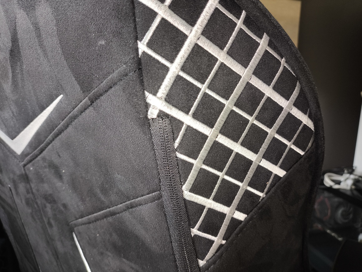 Test fotela gamingowego do komputera Huzaro Force 8.3 Carbon. Warto kupić ? Owszem, i to bardzo