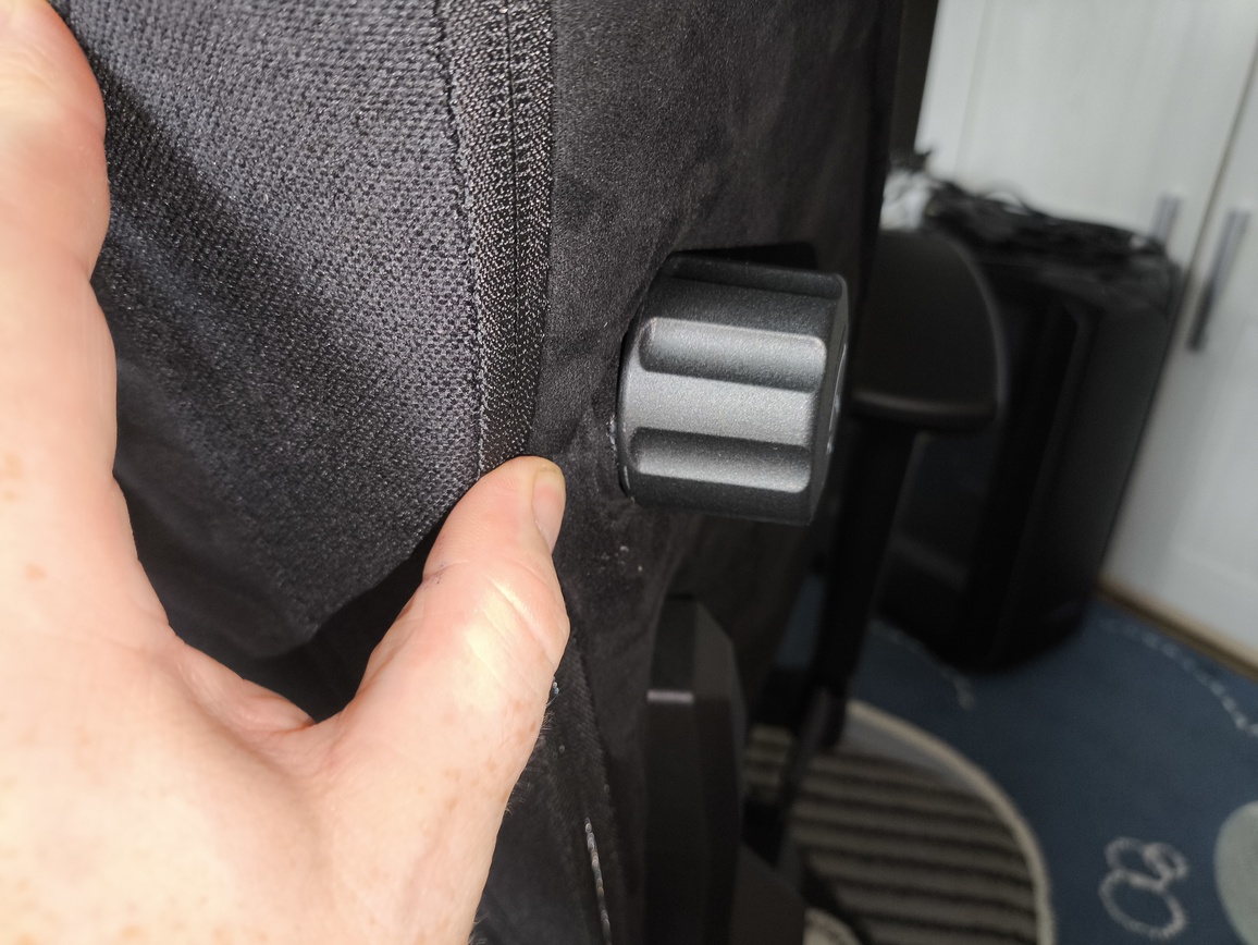 Test fotela gamingowego do komputera Huzaro Force 8.3 Carbon. Warto kupić ? Owszem, i to bardzo