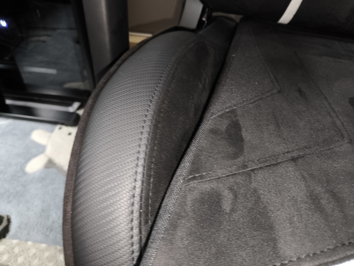 Test fotela gamingowego do komputera Huzaro Force 8.3 Carbon. Warto kupić ? Owszem, i to bardzo
