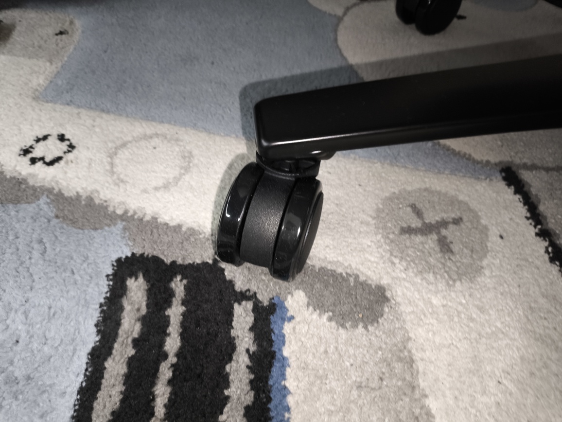 Test fotela gamingowego do komputera Huzaro Force 8.3 Carbon. Warto kupić ? Owszem, i to bardzo