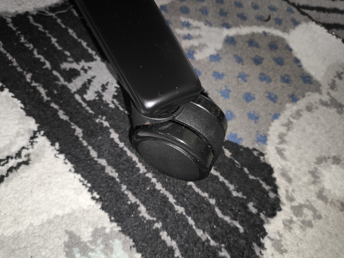 Test fotela gamingowego do komputera Huzaro Force 8.3 Carbon. Warto kupić ? Owszem, i to bardzo