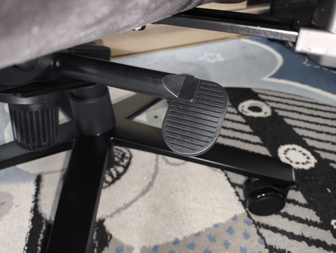 Test fotela gamingowego do komputera Huzaro Force 8.3 Carbon. Warto kupić ? Owszem, i to bardzo