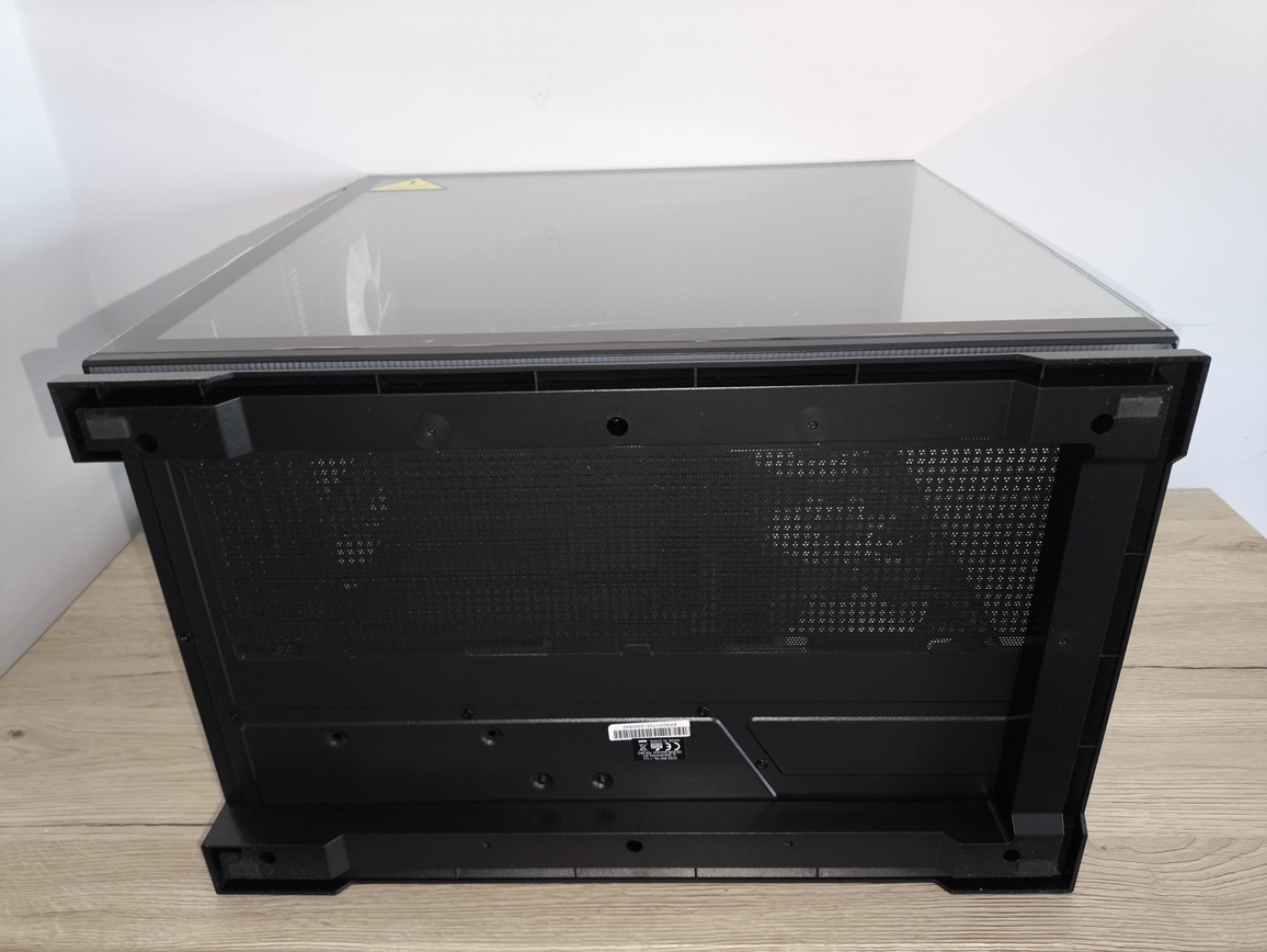 Krux Atron. Test taniej obudowy typu akwarium. Czy warto kupić szklaną obudowę PC?