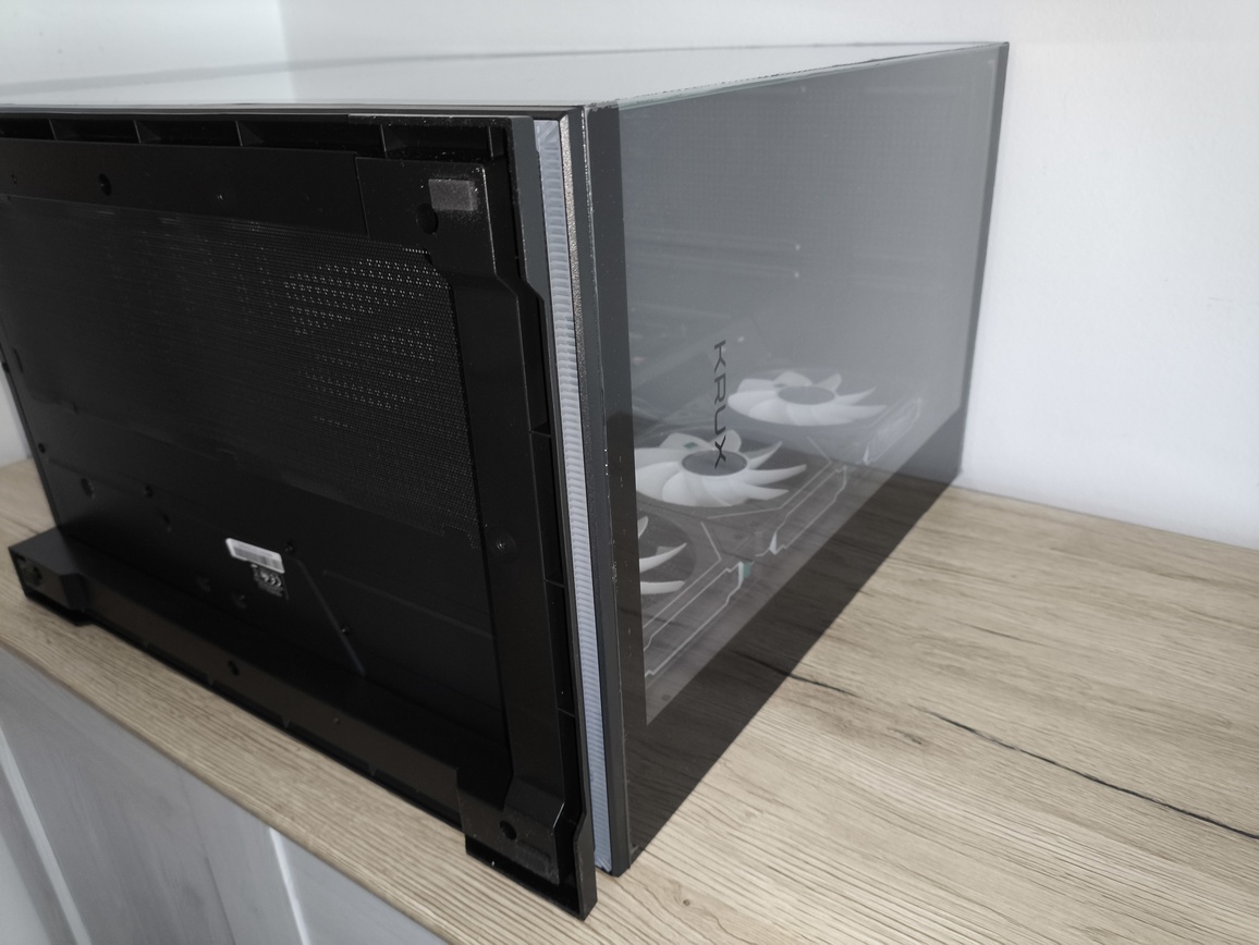 Krux Atron. Test taniej obudowy typu akwarium. Czy warto kupić szklaną obudowę PC?