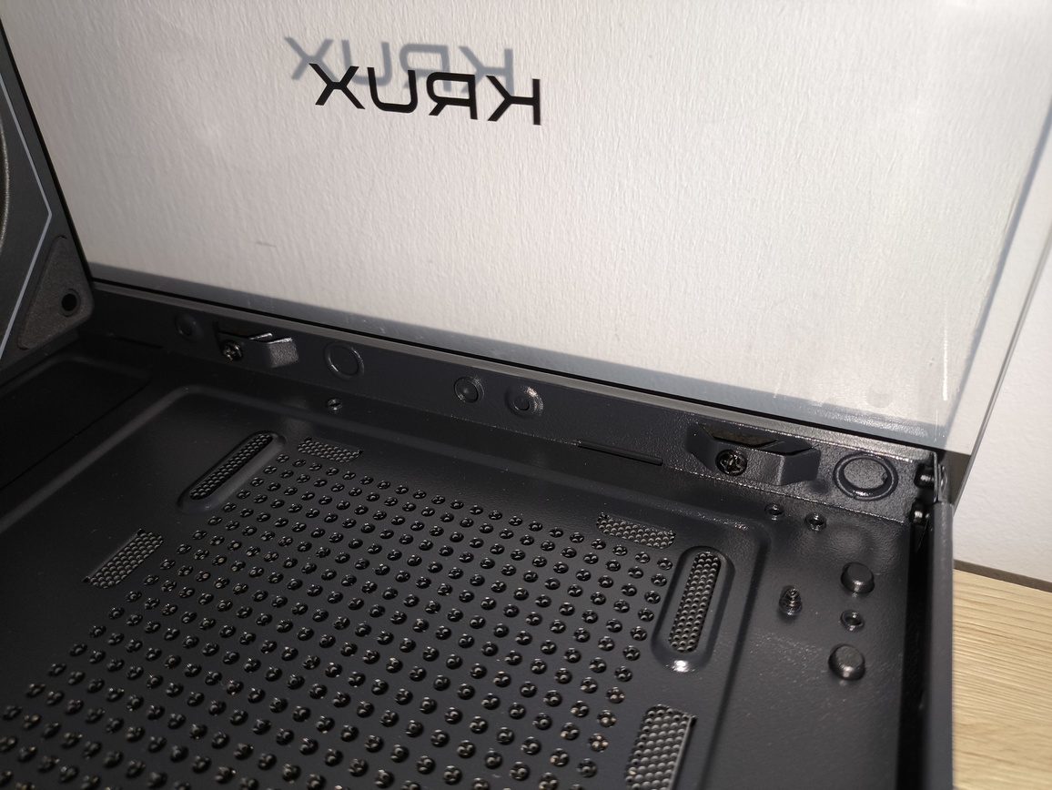 Krux Atron. Test taniej obudowy typu akwarium. Czy warto kupić szklaną obudowę PC?