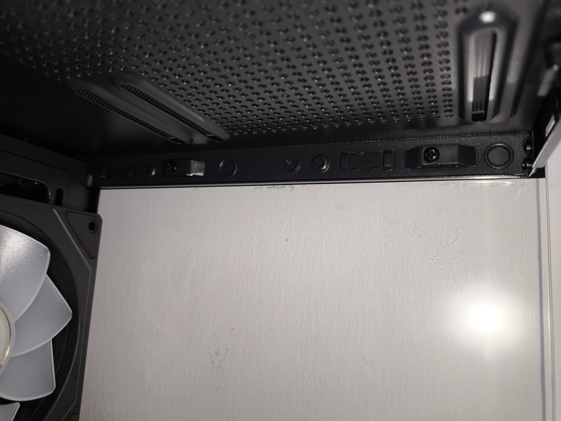 Krux Atron. Test taniej obudowy typu akwarium. Czy warto kupić szklaną obudowę PC?