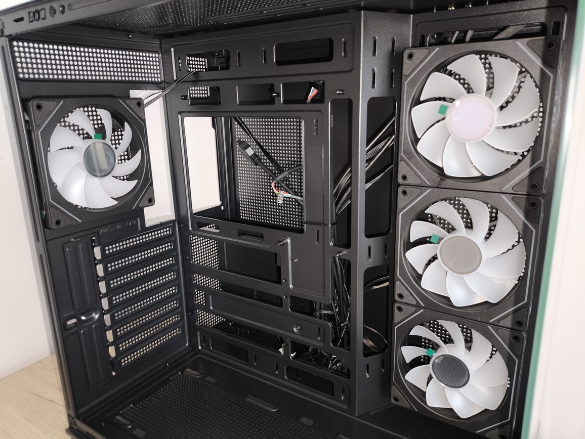 Krux Atron. Test taniej obudowy typu akwarium. Czy warto kupić szklaną obudowę PC?
