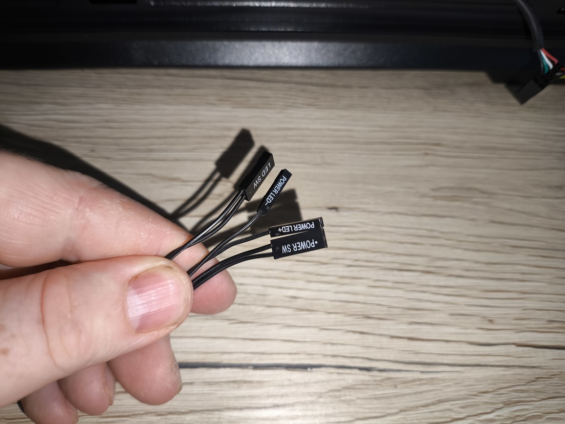 Krux Atron. Test taniej obudowy typu akwarium. Czy warto kupić szklaną obudowę PC?