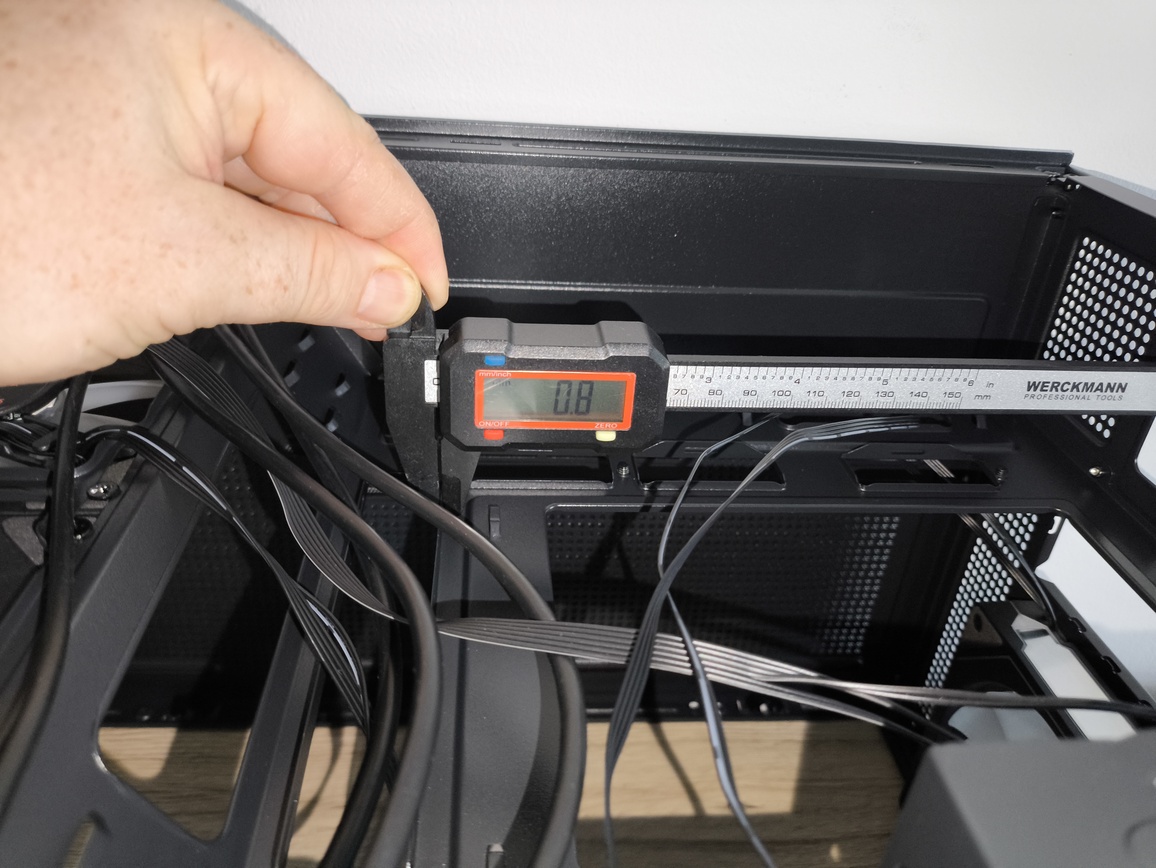 Krux Atron. Test taniej obudowy typu akwarium. Czy warto kupić szklaną obudowę PC?