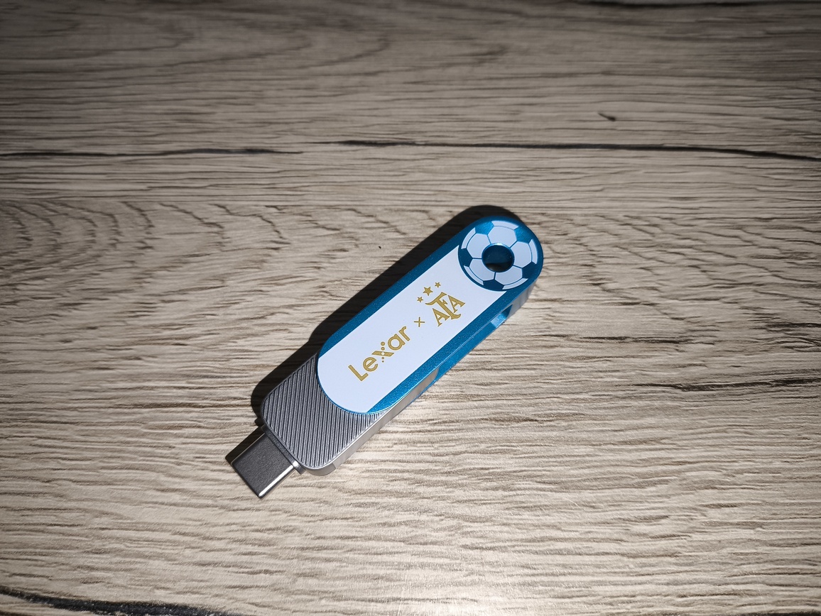 Lexar JumpDrive DualDrive D500 128 GB - szybki test szybkiego na tle innych pendrive'a