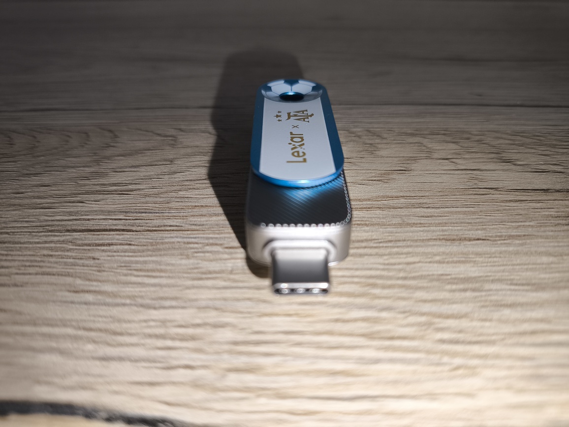 Lexar JumpDrive DualDrive D500 128 GB - szybki test szybkiego na tle innych pendrive'a