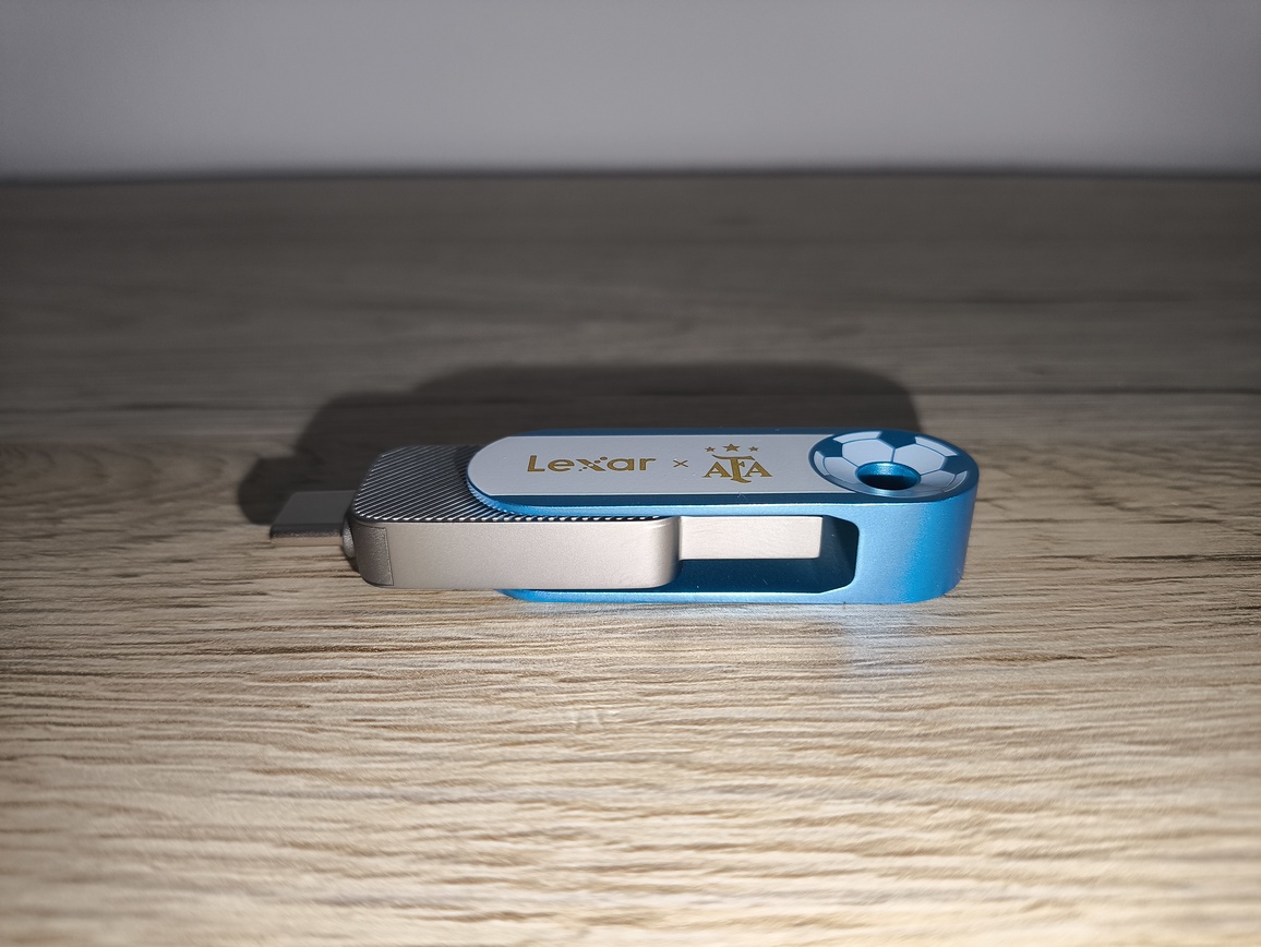 Lexar JumpDrive DualDrive D500 128 GB - szybki test szybkiego na tle innych pendrive'a