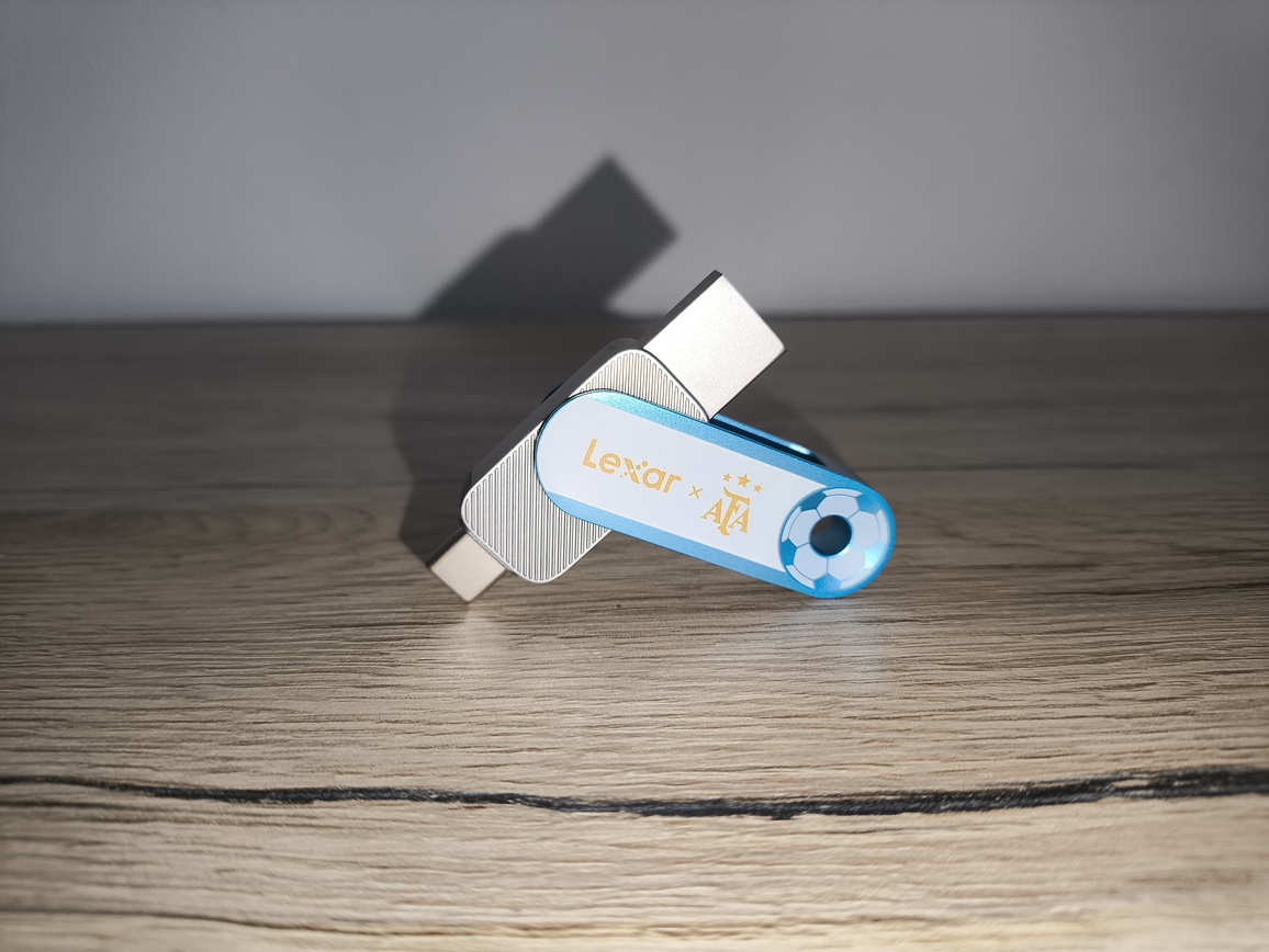 Lexar JumpDrive DualDrive D500 128 GB - szybki test szybkiego na tle innych pendrive'a