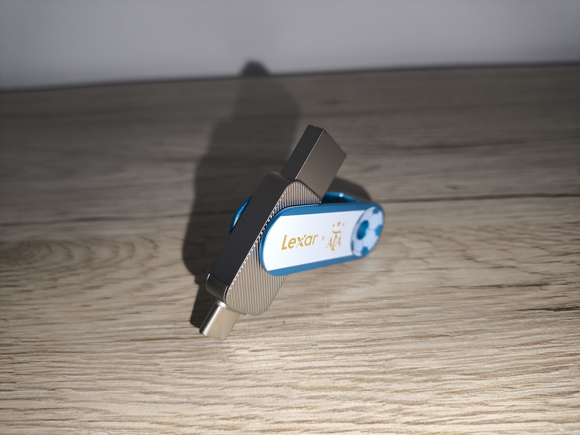 Lexar JumpDrive DualDrive D500 128 GB - szybki test szybkiego na tle innych pendrive'a