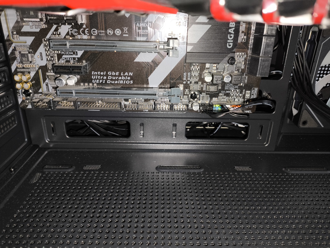 Krux Atron. Test taniej obudowy typu akwarium. Czy warto kupić szklaną obudowę PC?