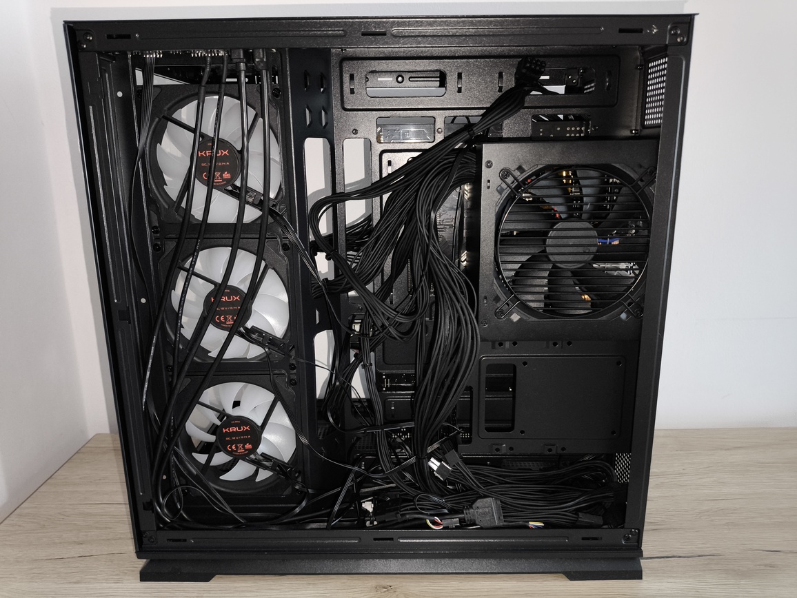 Krux Atron. Test taniej obudowy typu akwarium. Czy warto kupić szklaną obudowę PC?