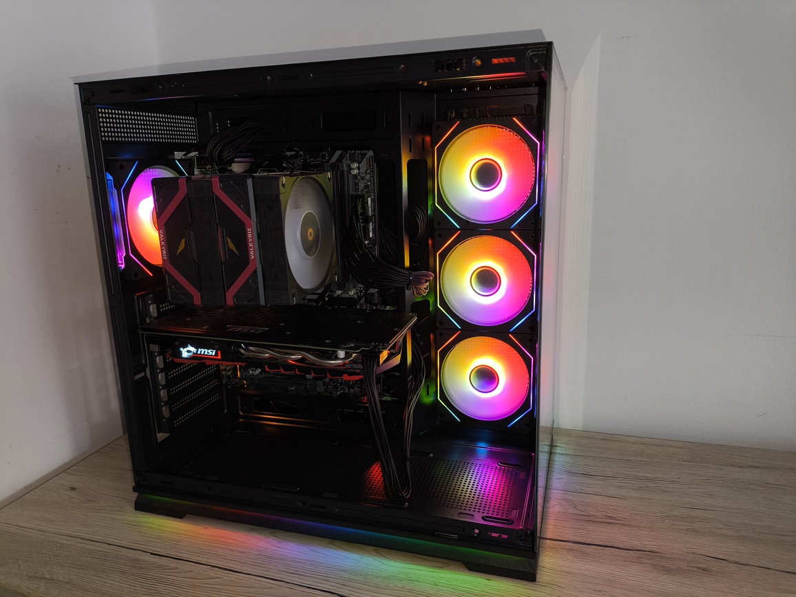 Krux Atron. Test taniej obudowy typu akwarium. Czy warto kupić szklaną obudowę PC?