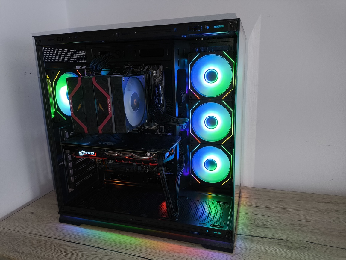 Krux Atron. Test taniej obudowy typu akwarium. Czy warto kupić szklaną obudowę PC?