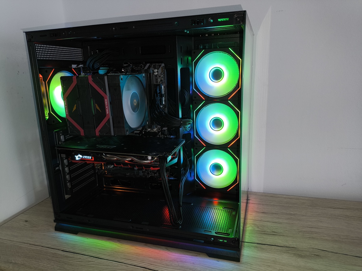 Krux Atron. Test taniej obudowy typu akwarium. Czy warto kupić szklaną obudowę PC?