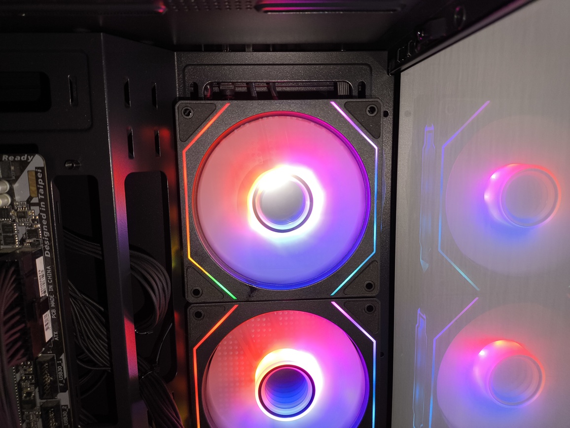 Krux Atron. Test taniej obudowy typu akwarium. Czy warto kupić szklaną obudowę PC?