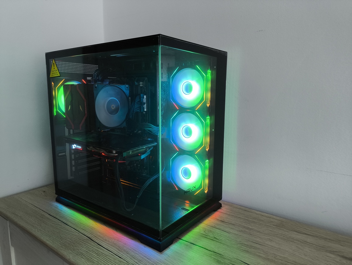 Krux Atron. Test taniej obudowy typu akwarium. Czy warto kupić szklaną obudowę PC?