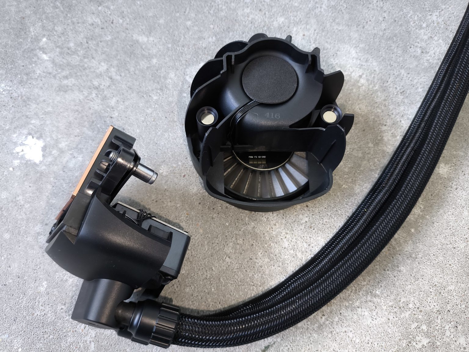 Arctic Liquid Freezer III Pro 420 black - test bardzo wydajnego chłodzenia AIO. Jednak aby go używać, trzeba mieć odpowiednią obudowę