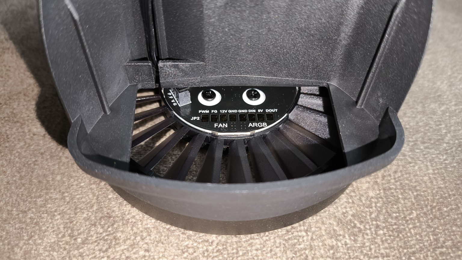Arctic Liquid Freezer III Pro 420 black - test bardzo wydajnego chłodzenia AIO. Jednak aby go używać, trzeba mieć odpowiednią obudowę