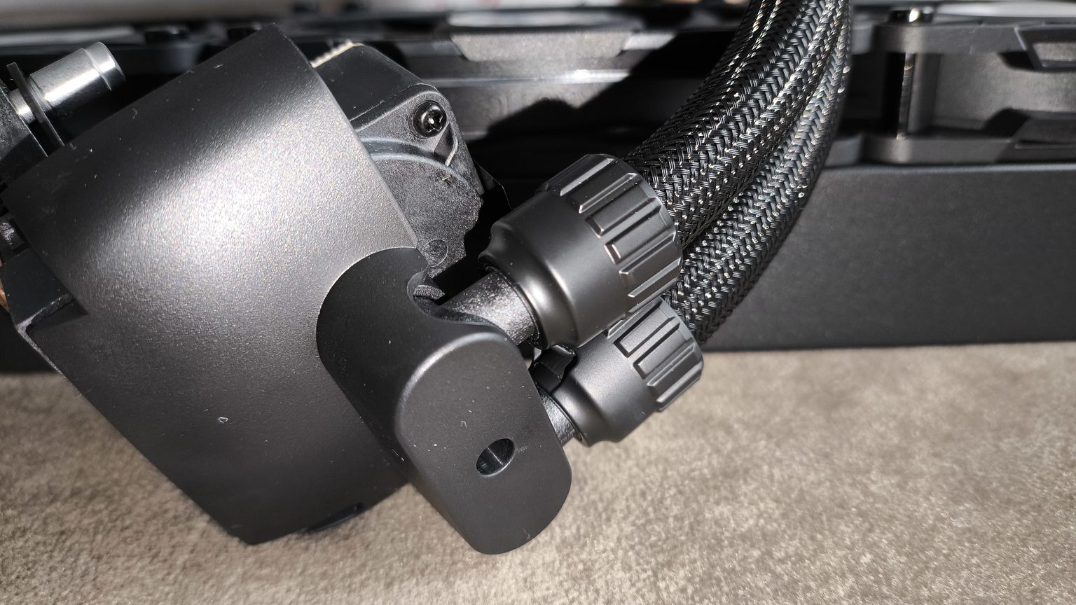Arctic Liquid Freezer III Pro 420 black - test bardzo wydajnego chłodzenia AIO. Jednak aby go używać, trzeba mieć odpowiednią obudowę