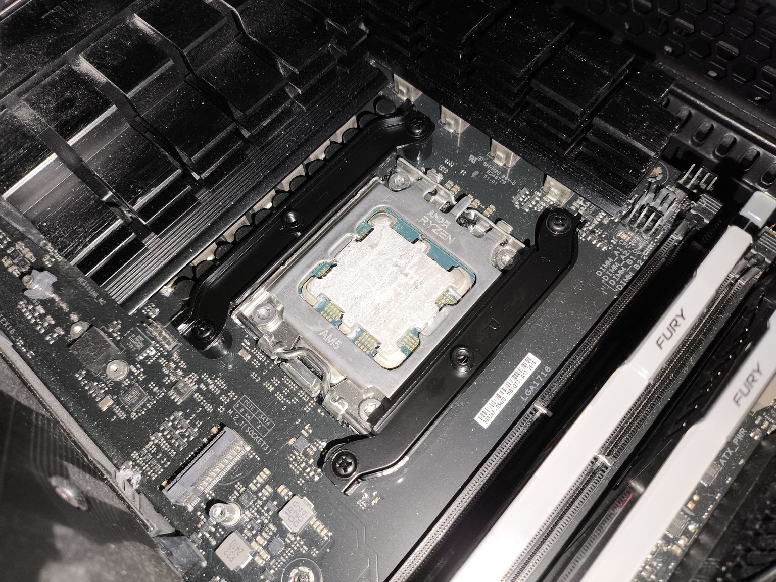 Arctic Liquid Freezer III Pro 420 black - test bardzo wydajnego chłodzenia AIO. Jednak aby go używać, trzeba mieć odpowiednią obudowę