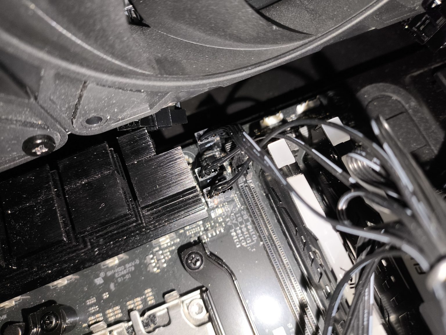 Arctic Liquid Freezer III Pro 420 black - test bardzo wydajnego chłodzenia AIO. Jednak aby go używać, trzeba mieć odpowiednią obudowę