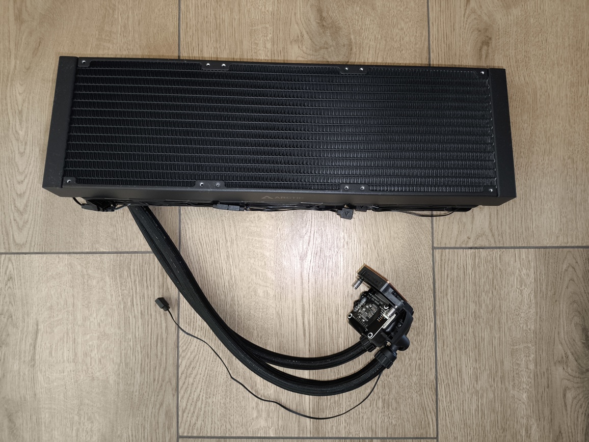 Arctic Liquid Freezer III Pro 420 black - test bardzo wydajnego chłodzenia AIO. Jednak aby go używać, trzeba mieć odpowiednią obudowę