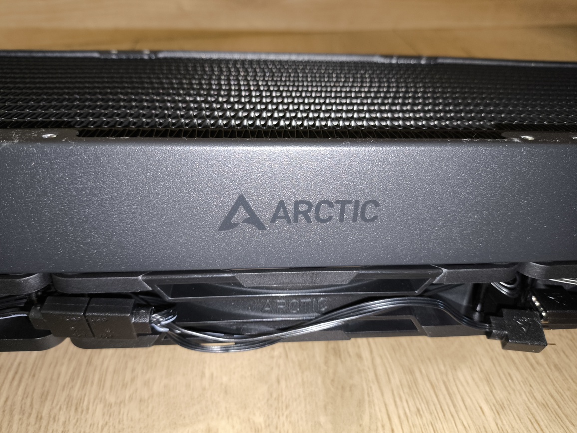 Arctic Liquid Freezer III Pro 420 black - test bardzo wydajnego chłodzenia AIO. Jednak aby go używać, trzeba mieć odpowiednią obudowę