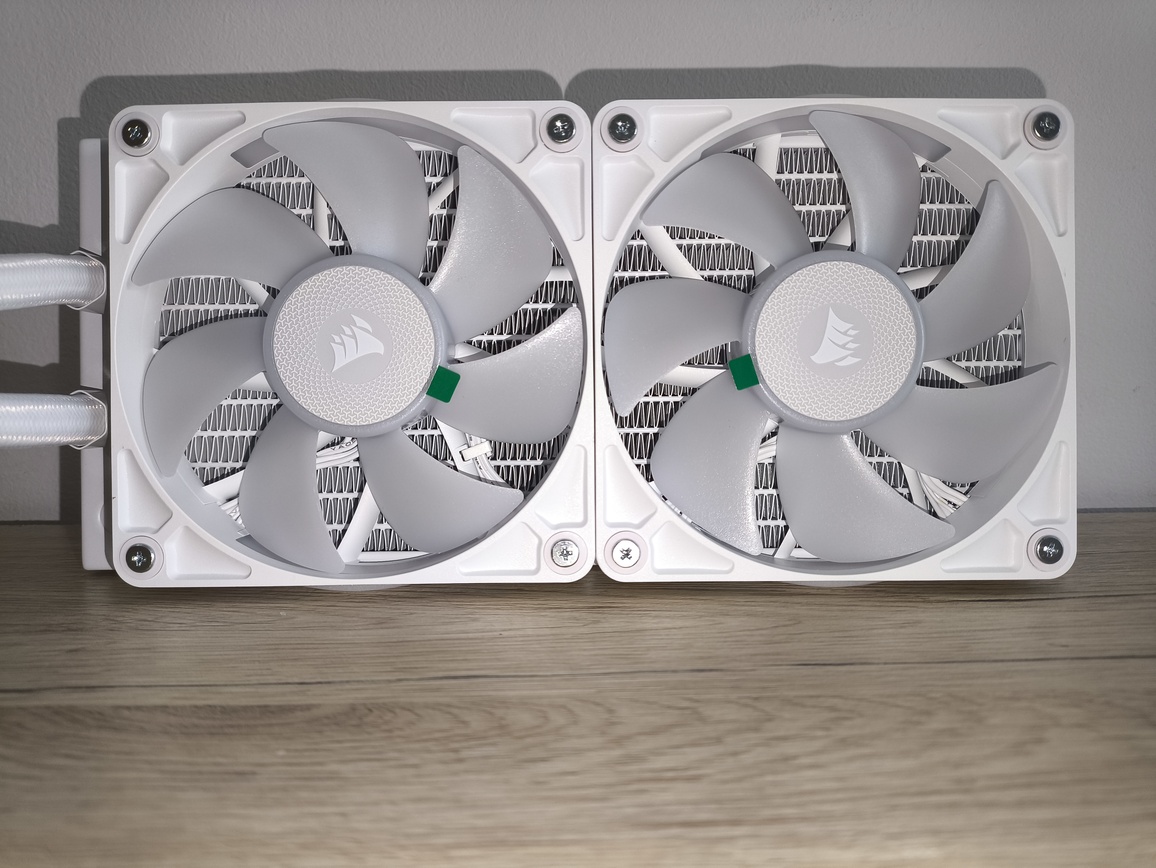 Corsair iCUE LINK TITAN 240 RX LCD - test absurdalnie drogiego chłodzenia AIO jak na rozmiar 240 mm, nawet mimo oferowanych funkcji dodatkowych