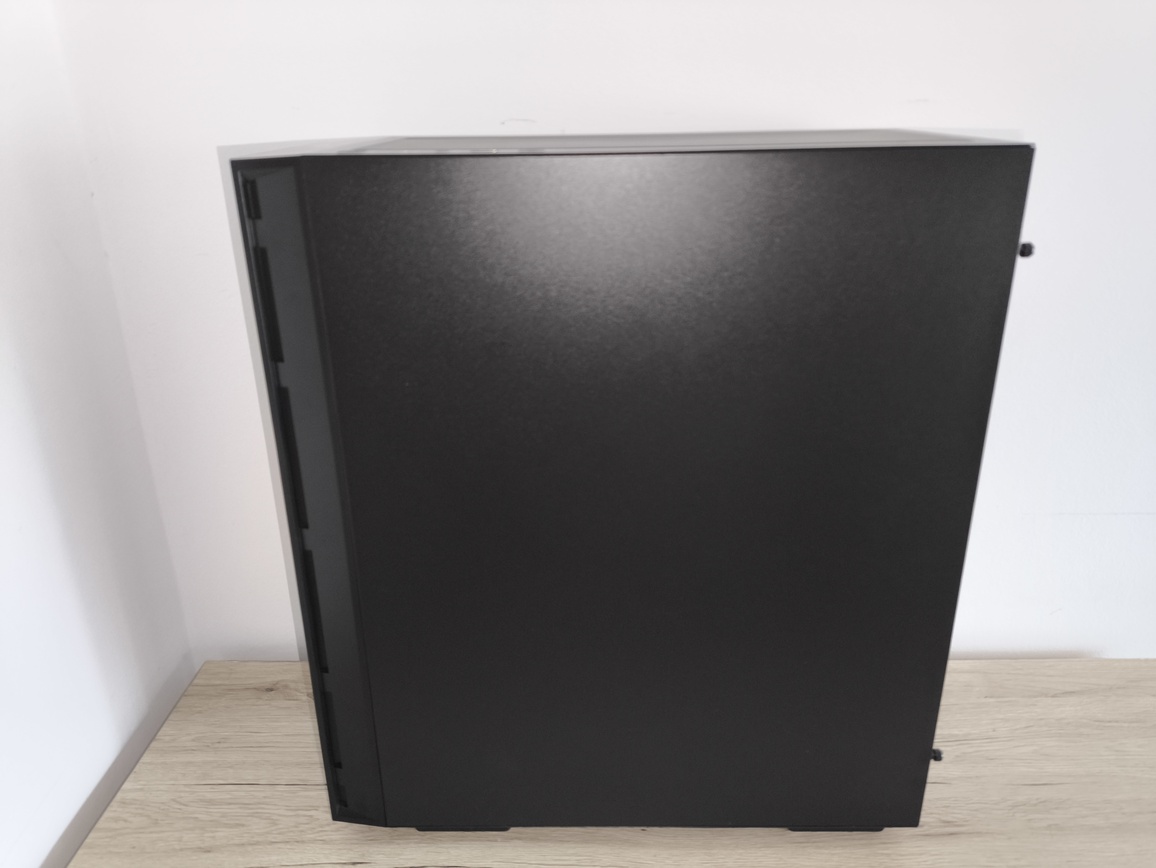DeepCool Matrexx 55 Mesh V4 C - test obudowy. Dużo miejsca i mocny nacisk na przepływ powietrza, choć sama obudowa jest wybitnie budżetowa