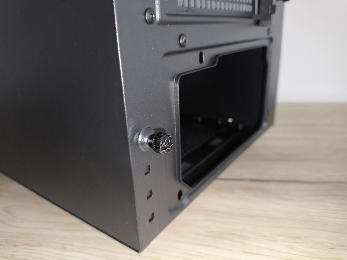 DeepCool Matrexx 55 Mesh V4 C - test obudowy. Dużo miejsca i mocny nacisk na przepływ powietrza, choć sama obudowa jest wybitnie budżetowa