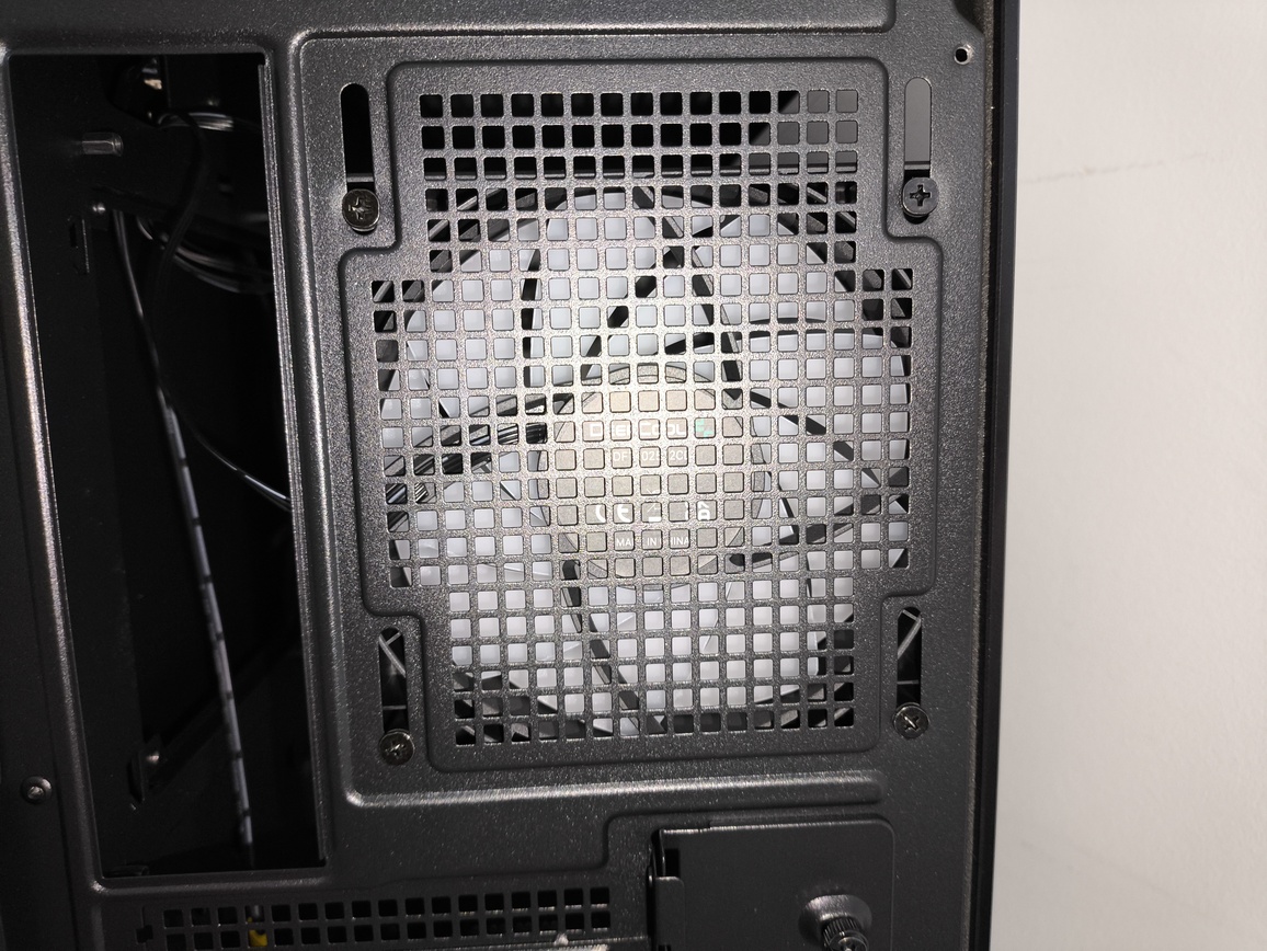 DeepCool Matrexx 55 Mesh V4 C - test obudowy. Dużo miejsca i mocny nacisk na przepływ powietrza, choć sama obudowa jest wybitnie budżetowa