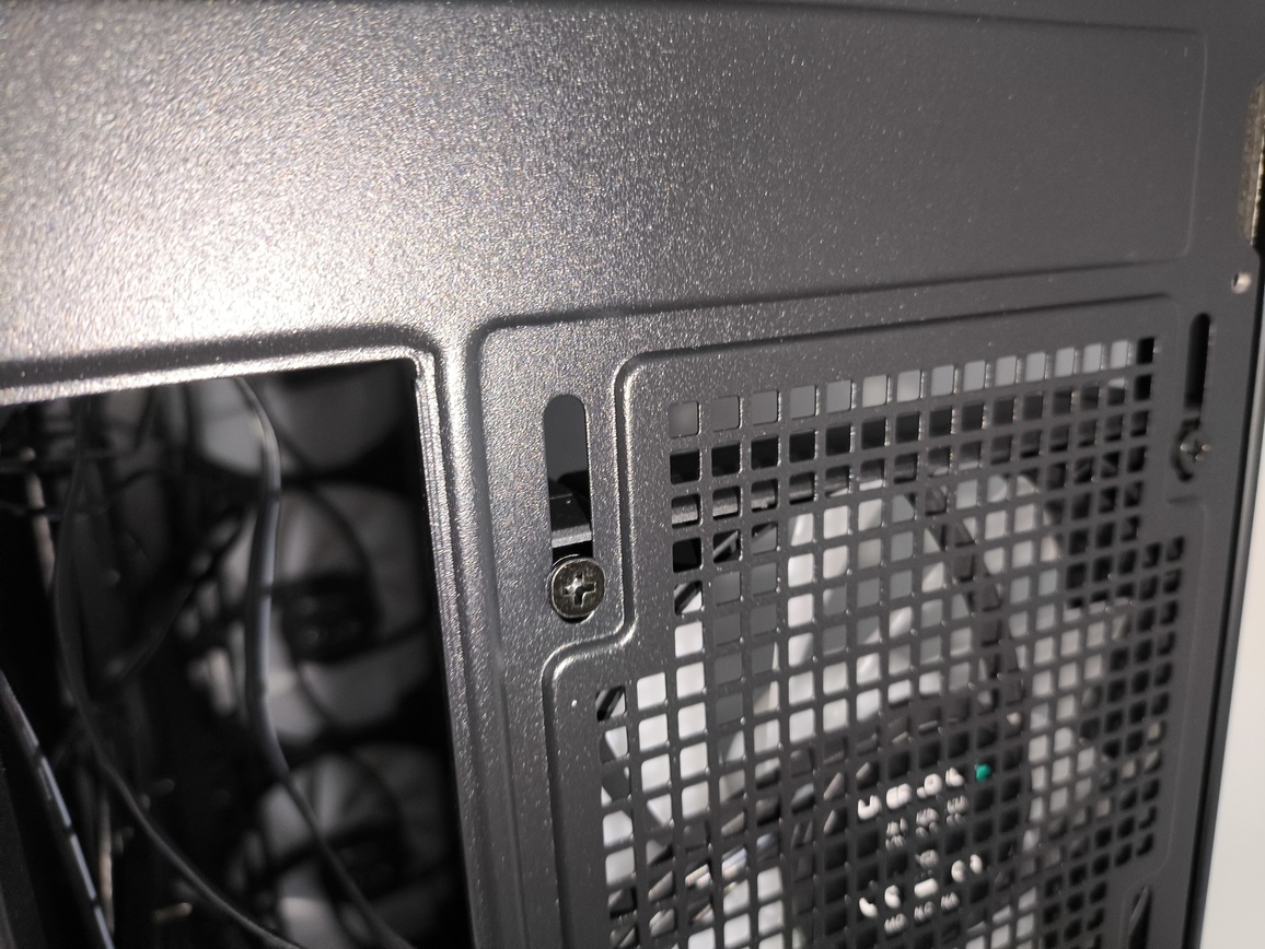 DeepCool Matrexx 55 Mesh V4 C - test obudowy. Dużo miejsca i mocny nacisk na przepływ powietrza, choć sama obudowa jest wybitnie budżetowa