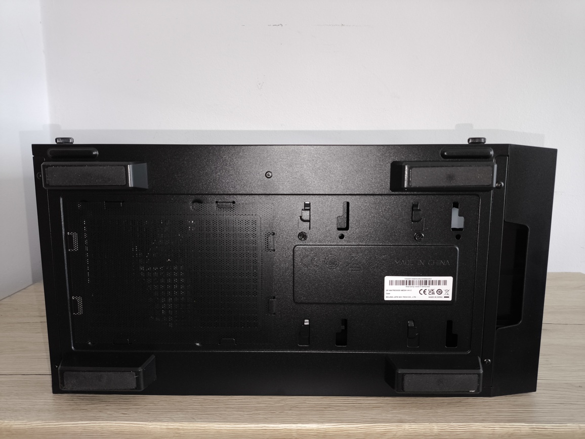 DeepCool Matrexx 55 Mesh V4 C - test obudowy. Dużo miejsca i mocny nacisk na przepływ powietrza, choć sama obudowa jest wybitnie budżetowa