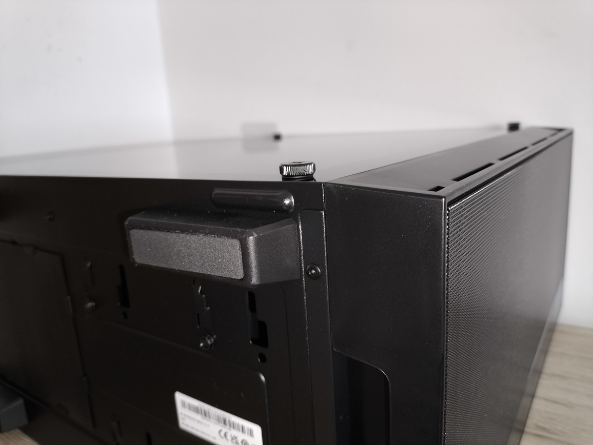 DeepCool Matrexx 55 Mesh V4 C - test obudowy. Dużo miejsca i mocny nacisk na przepływ powietrza, choć sama obudowa jest wybitnie budżetowa