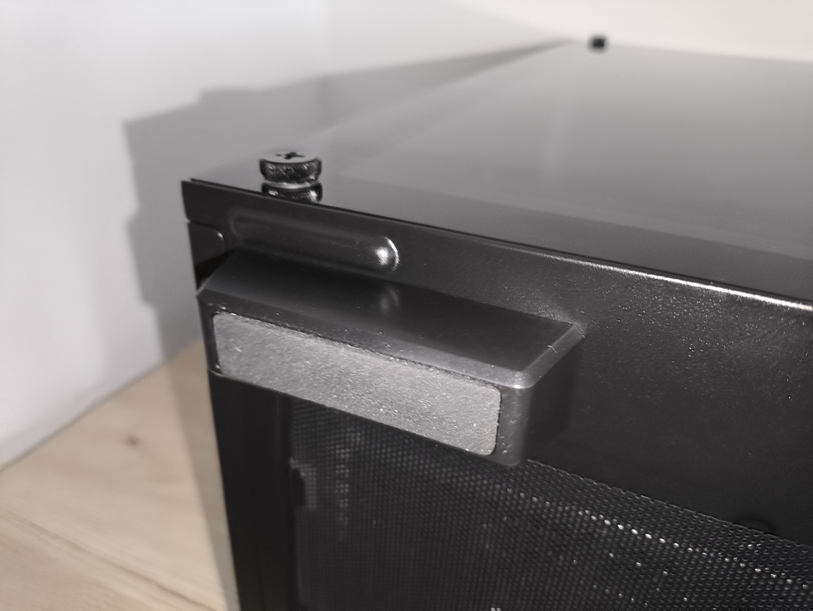 DeepCool Matrexx 55 Mesh V4 C - test obudowy. Dużo miejsca i mocny nacisk na przepływ powietrza, choć sama obudowa jest wybitnie budżetowa